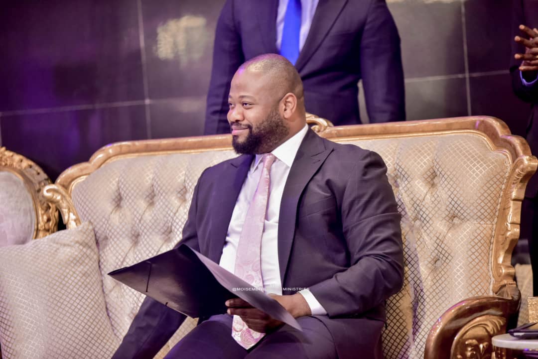Image default